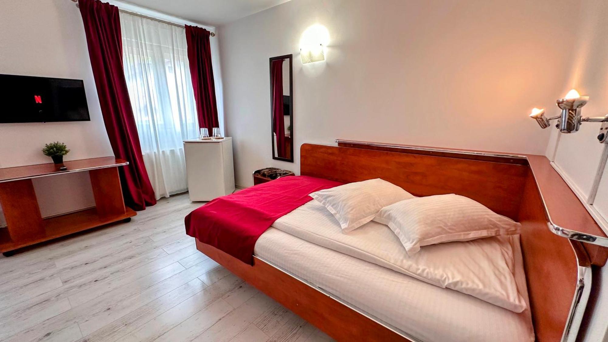 Готель Valea Alba View - Self Check-In Буштені Екстер'єр фото