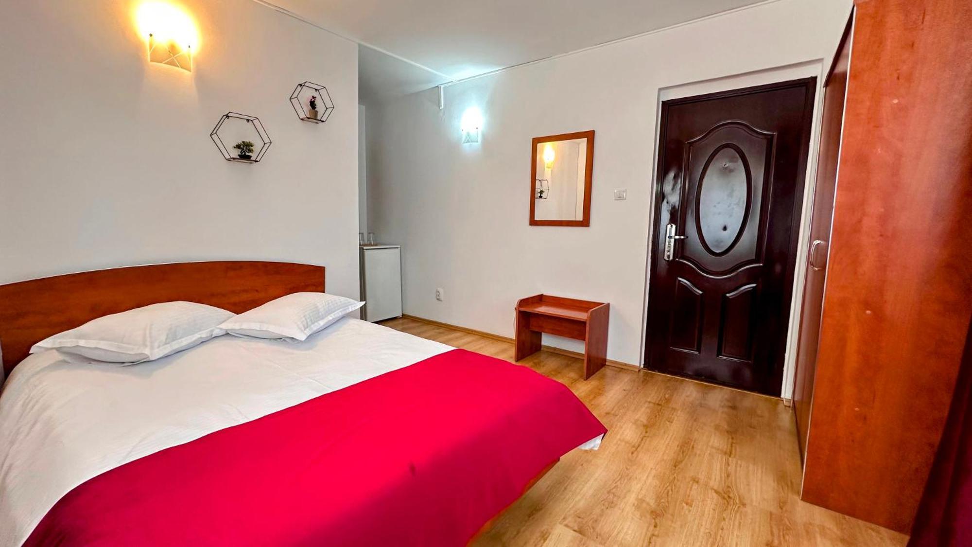 Готель Valea Alba View - Self Check-In Буштені Екстер'єр фото